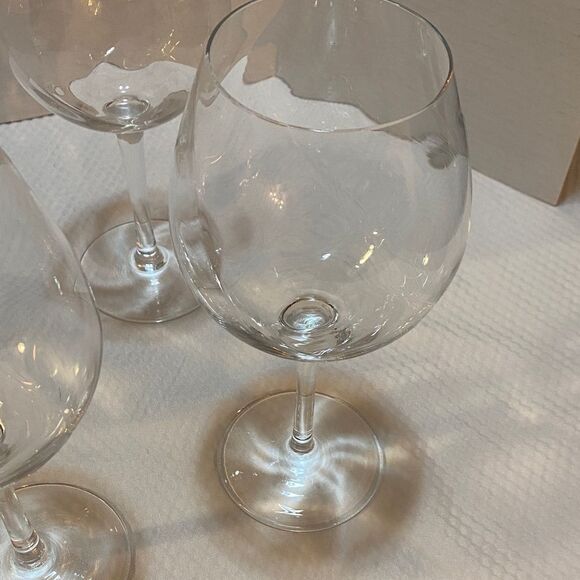 Pier 1 Elegant Swirl Clear Wine Glass Set (4) - Picture 10 of 11